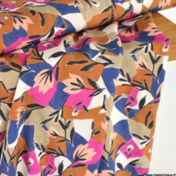 Tissu viscose imprimée Paloma – fleurs graphiques fuchsia, ocre et bleu