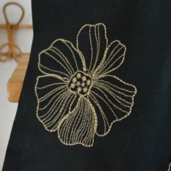 Tissu viscose lin motif fleurs sables fond noir