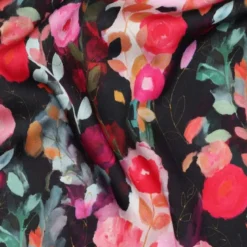 Tissu viscose motif fleurs roses et fuchsia fond Noir