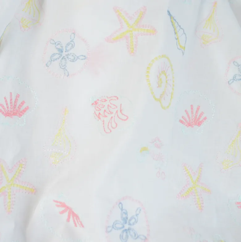 Tissu voile de coton brodé Coquillages fond blanc