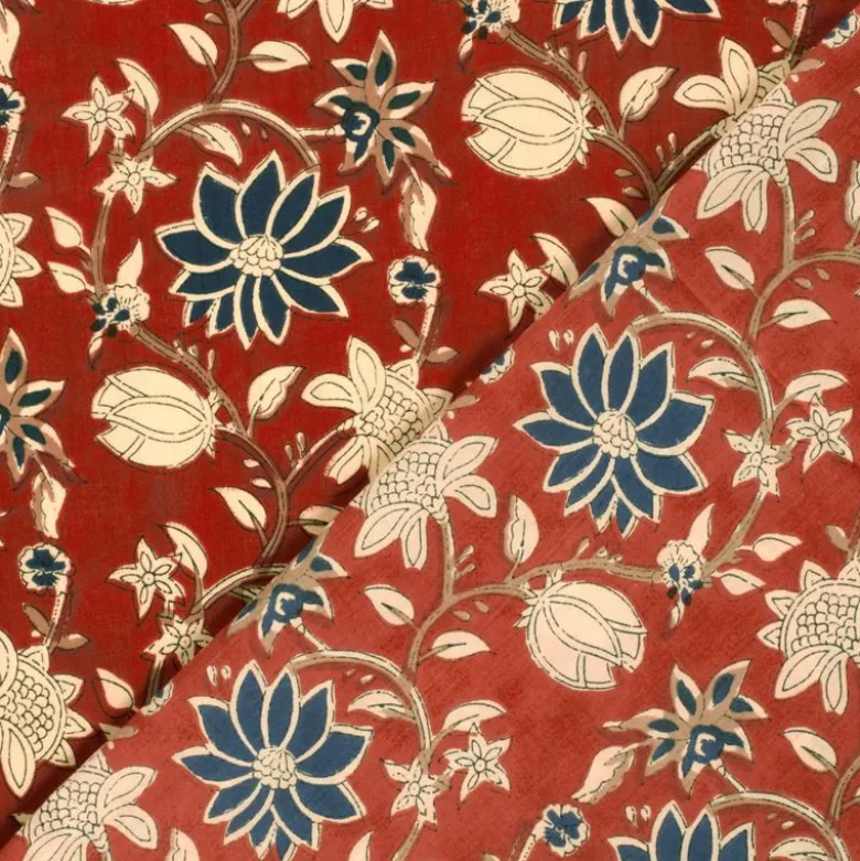 Tissu voile de coton indien Chandra Bagh – fond rouge & fleurs indigo