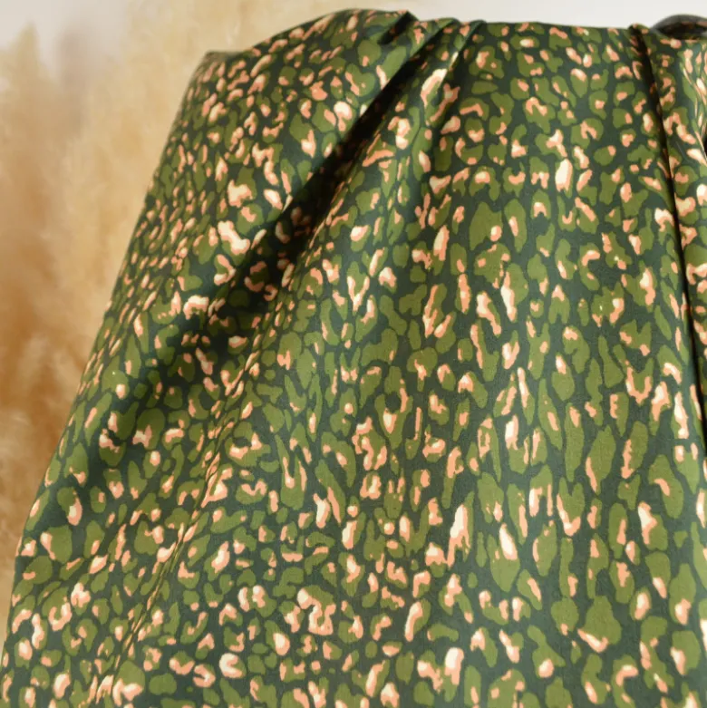 Tissu voile de coton motif léopard graphique - Vert foncé