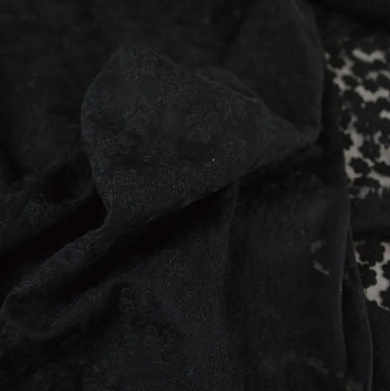 Tulle brodé Izia - Noir