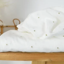 Voile de coton brodé marguerites fond blanc