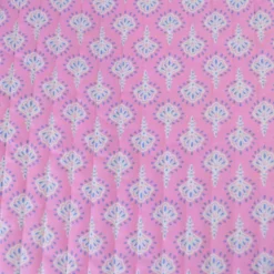 Voile de coton matelassée motif fleurs jaunes et roses