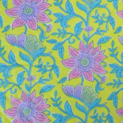 Voile de coton matelassée motif fleurs jaunes et rayures bleues