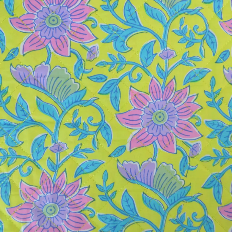Voile de coton matelassée motif fleurs jaunes et rayures bleues
