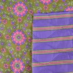 Voile de coton matelassée motif fleurs et rayures vert et violet