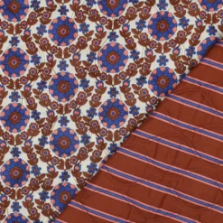Voile de coton matelassée motif fleurs et rayures Cobalt et caramel