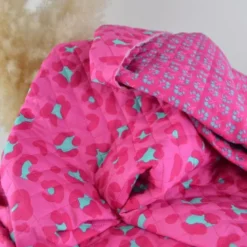 Voile de coton matelassée Ravika motif léopard fond rose fuchsia
