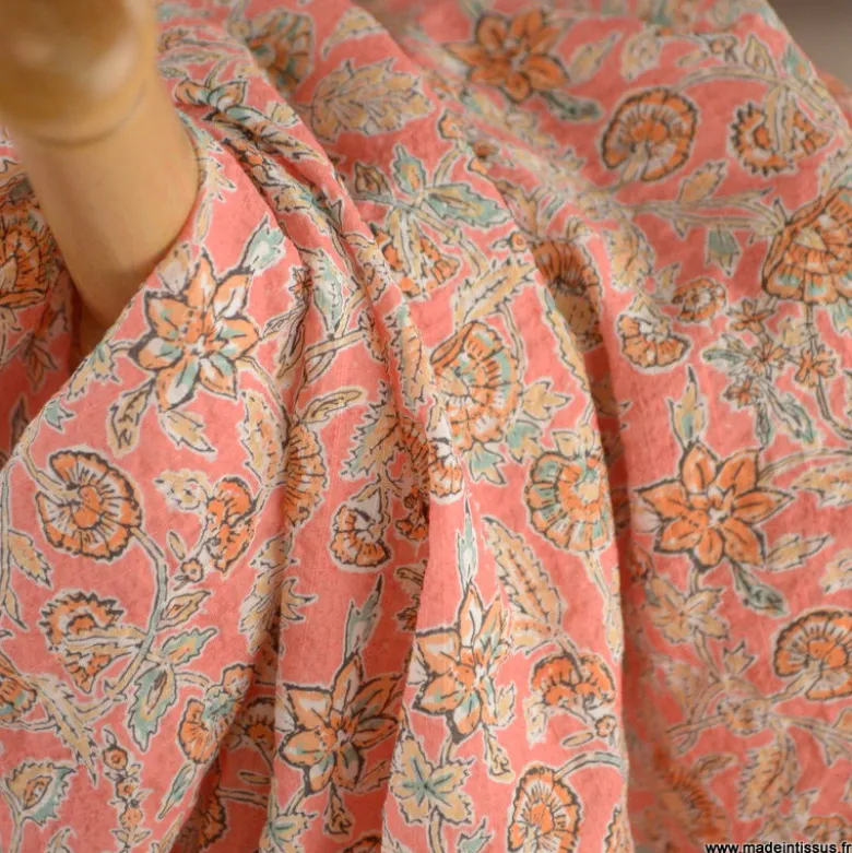 Voile de coton motif fleurs indiennes fond rose - OEKO TEX