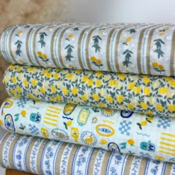 Voile plumetis rayures et citrons fond écru